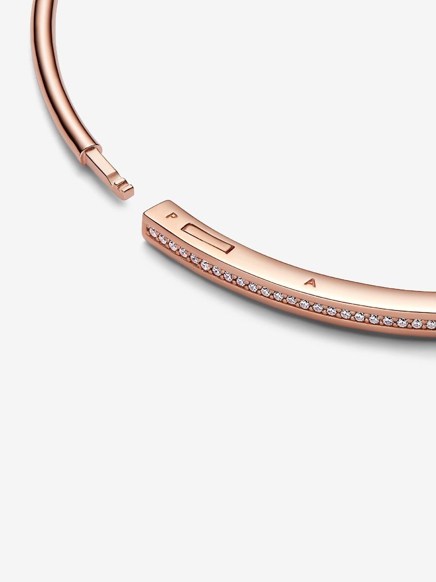 Pandora Signature I-D Pavé Bangle
14k rose gold plating