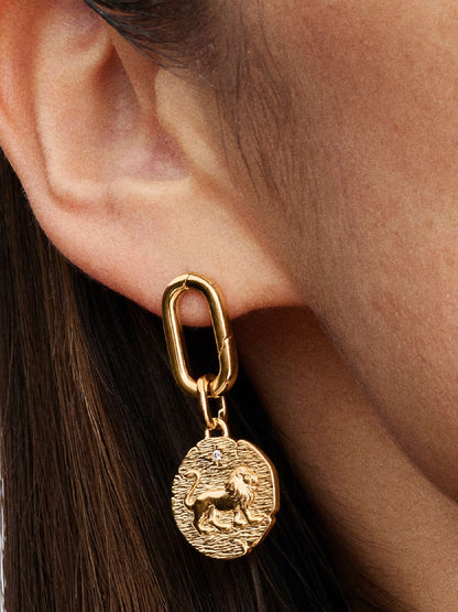 NEW | Lion Medallion Charm
14k gold plating
