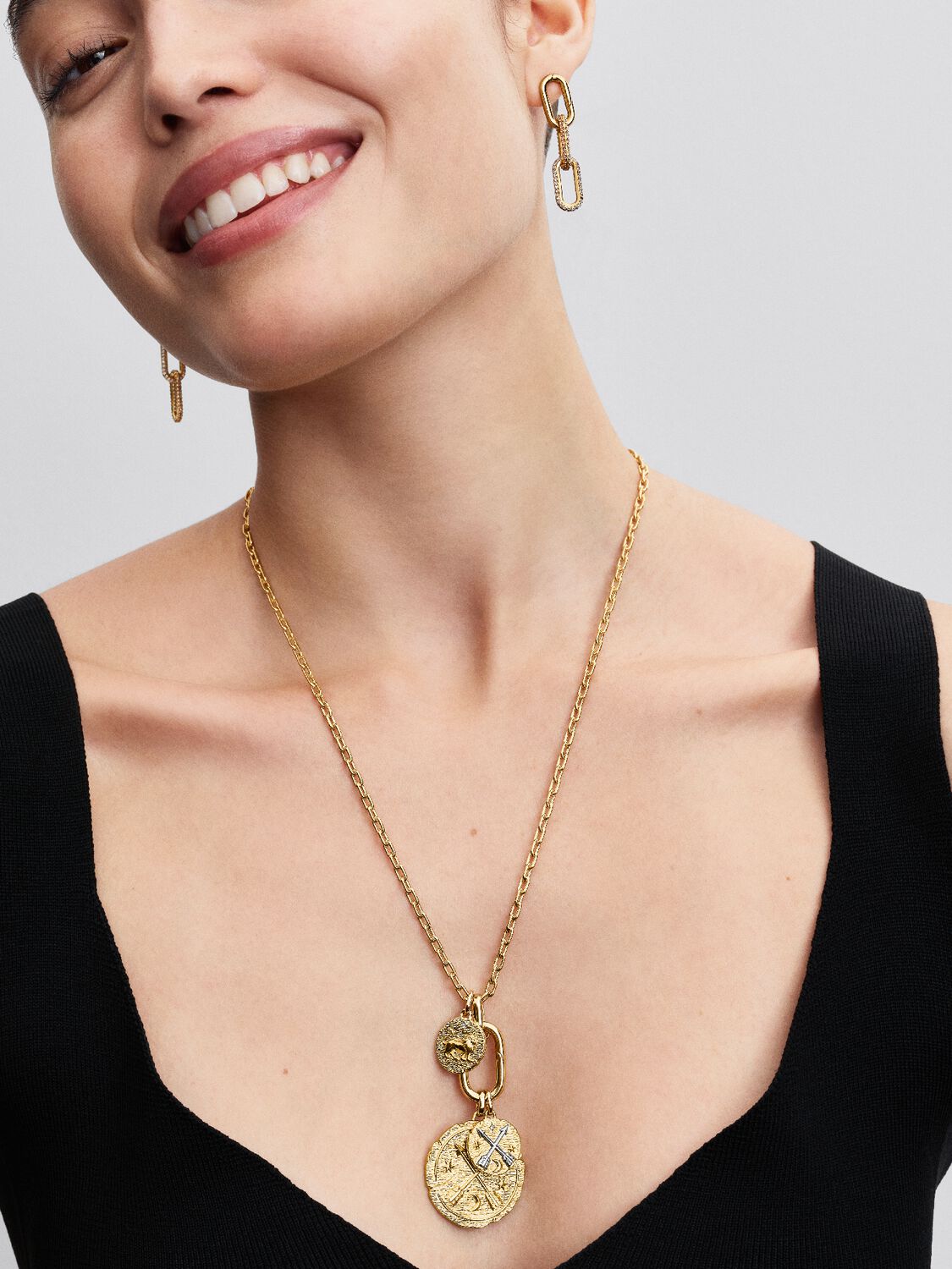 NEW | Lion Medallion Charm
14k gold plating