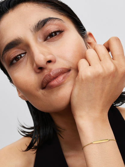 NEW | Engravable Bar Chain Bracelet
14k gold plating