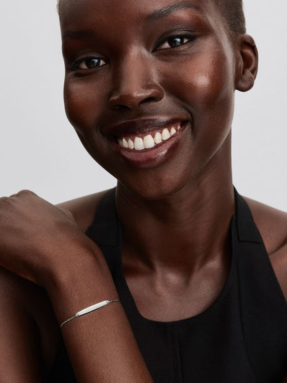 NEW | Engravable Bar Chain Bracelet
Sterling silver