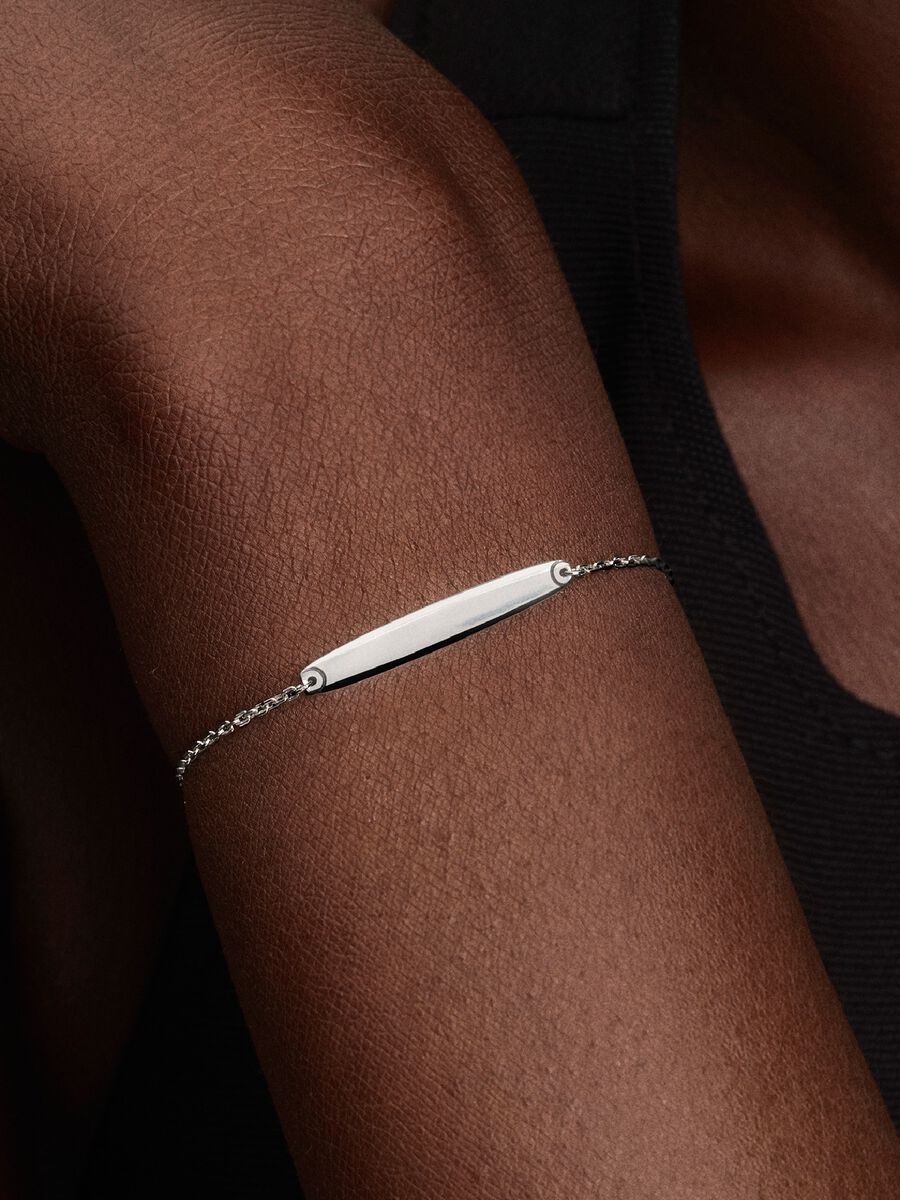 NEW | Engravable Bar Chain Bracelet
Sterling silver