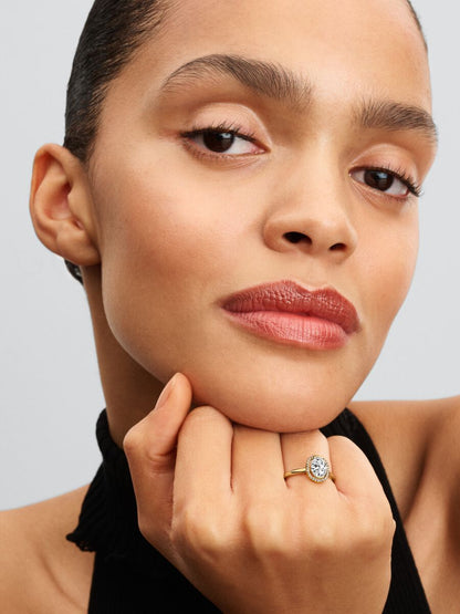 Oval Sparkling Halo Ring
14k gold plating