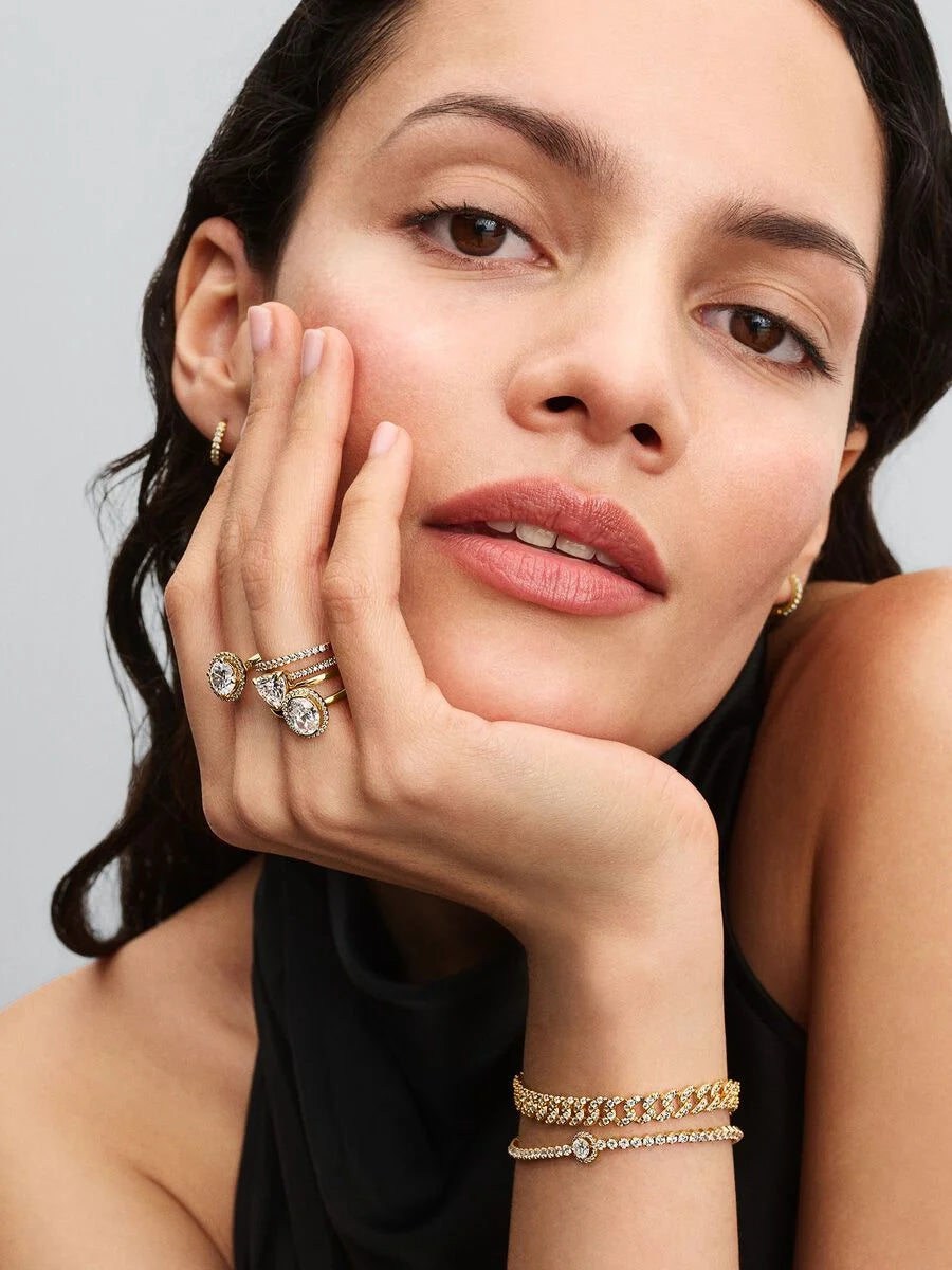 Oval Sparkling Halo Ring
14k gold plating