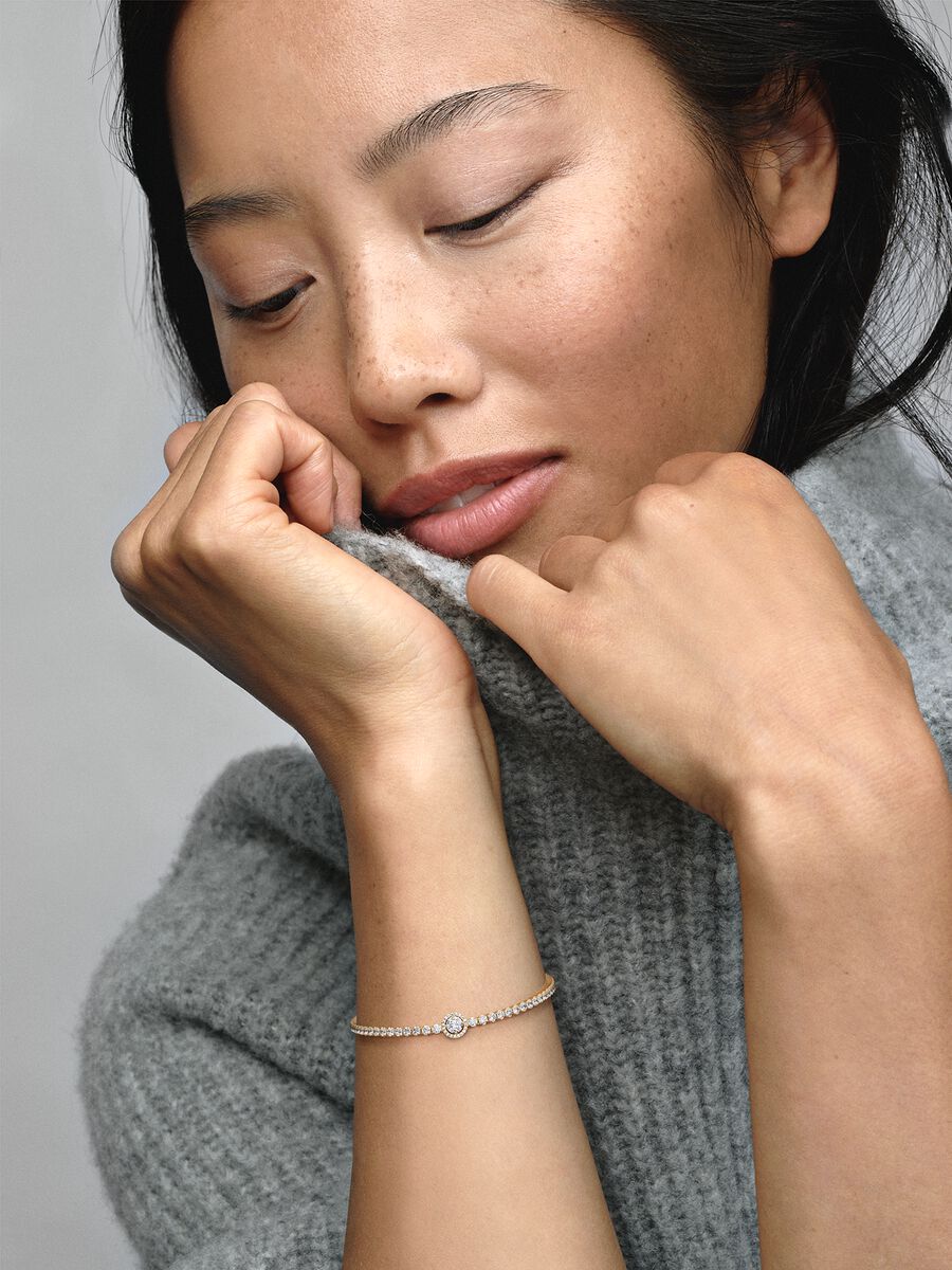 Sparkling Halo Tennis Bracelet
14k gold plating