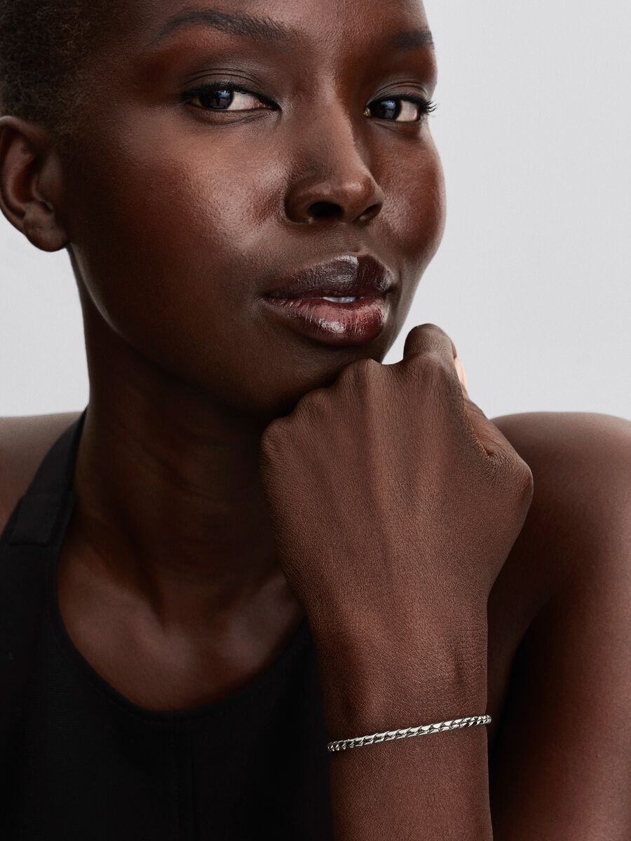 Round Clasp Wing Chain Bracelet
Sterling silver