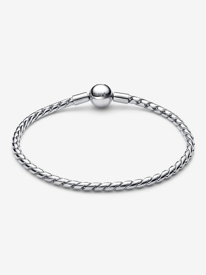 Round Clasp Wing Chain Bracelet
Sterling silver
