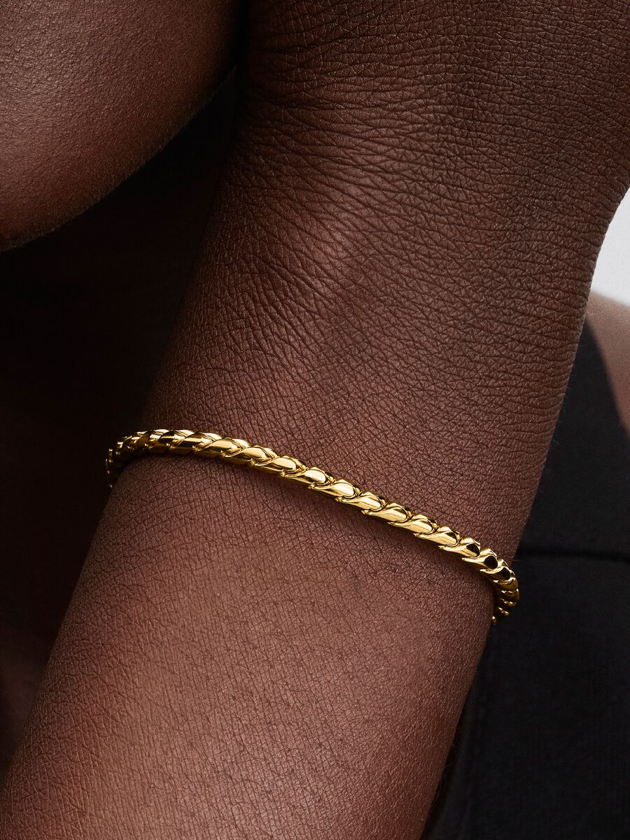 Round Clasp Wing Chain Bracelet
14k gold plating