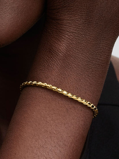 Round Clasp Wing Chain Bracelet
14k gold plating