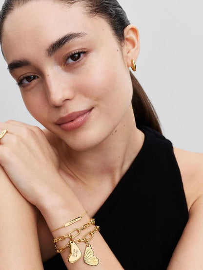 Engravable Butterfly Wing Tag Pendant
14k gold plating