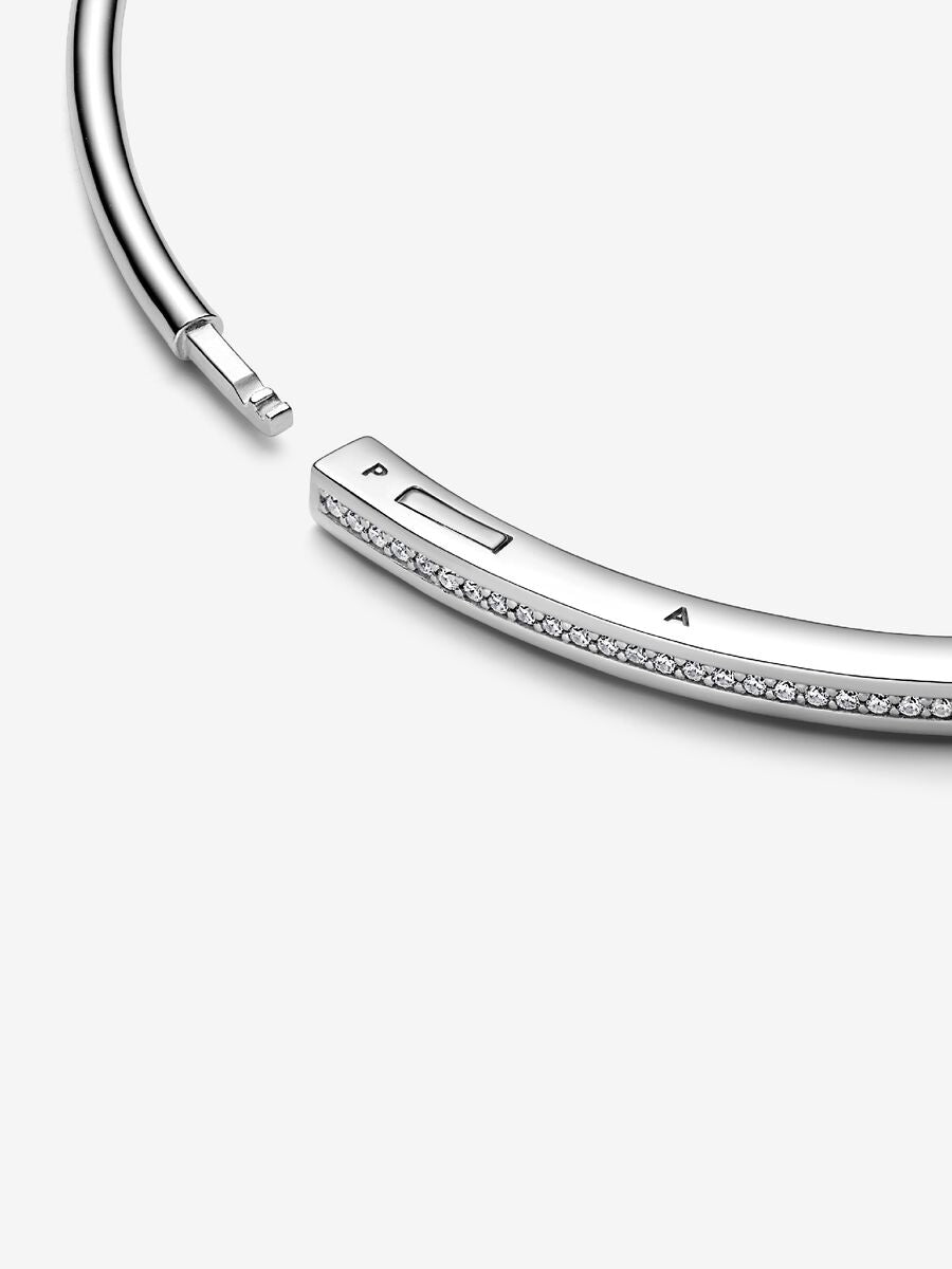 Pandora Signature I-D Pavé Bangle
Sterling silver