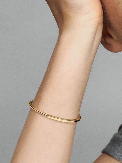 Pandora Signature I-D Open Bangle
14k gold plating