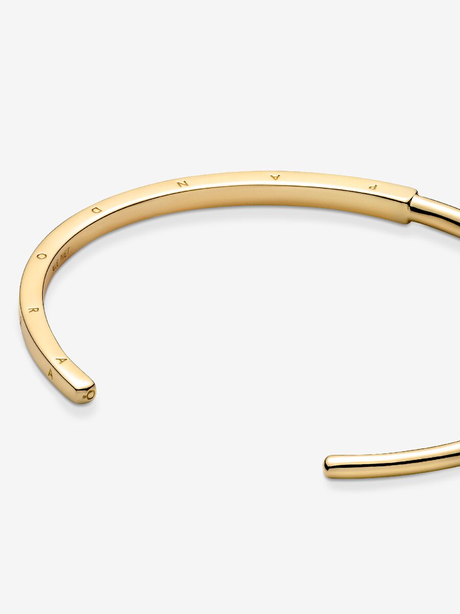 Pandora Signature I-D Open Bangle
14k gold plating