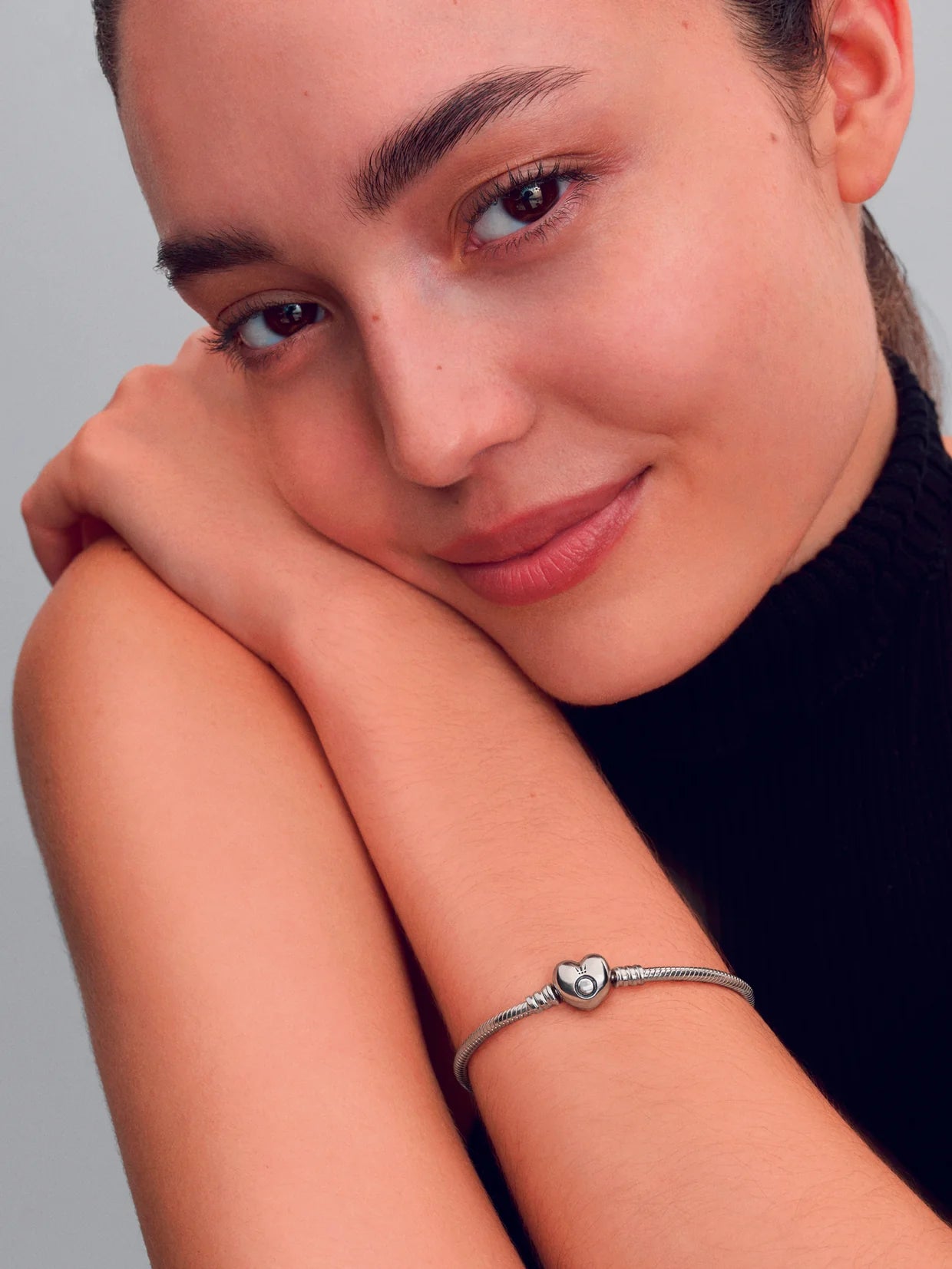 Silver bracelet with heart-shaped clasp