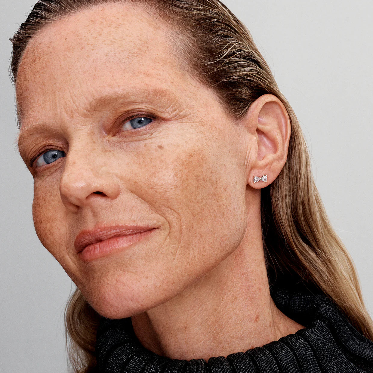 Sparkling silver Bow Stud Earrings