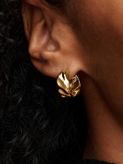Rippled Hoop Earrings
14k gold plating