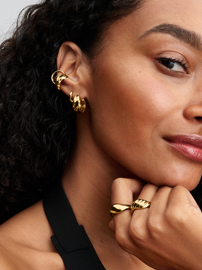 Rippled Hoop Earrings
14k gold plating