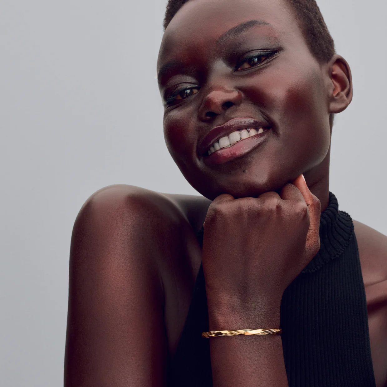 Twisted Open Bangle
14k gold plating