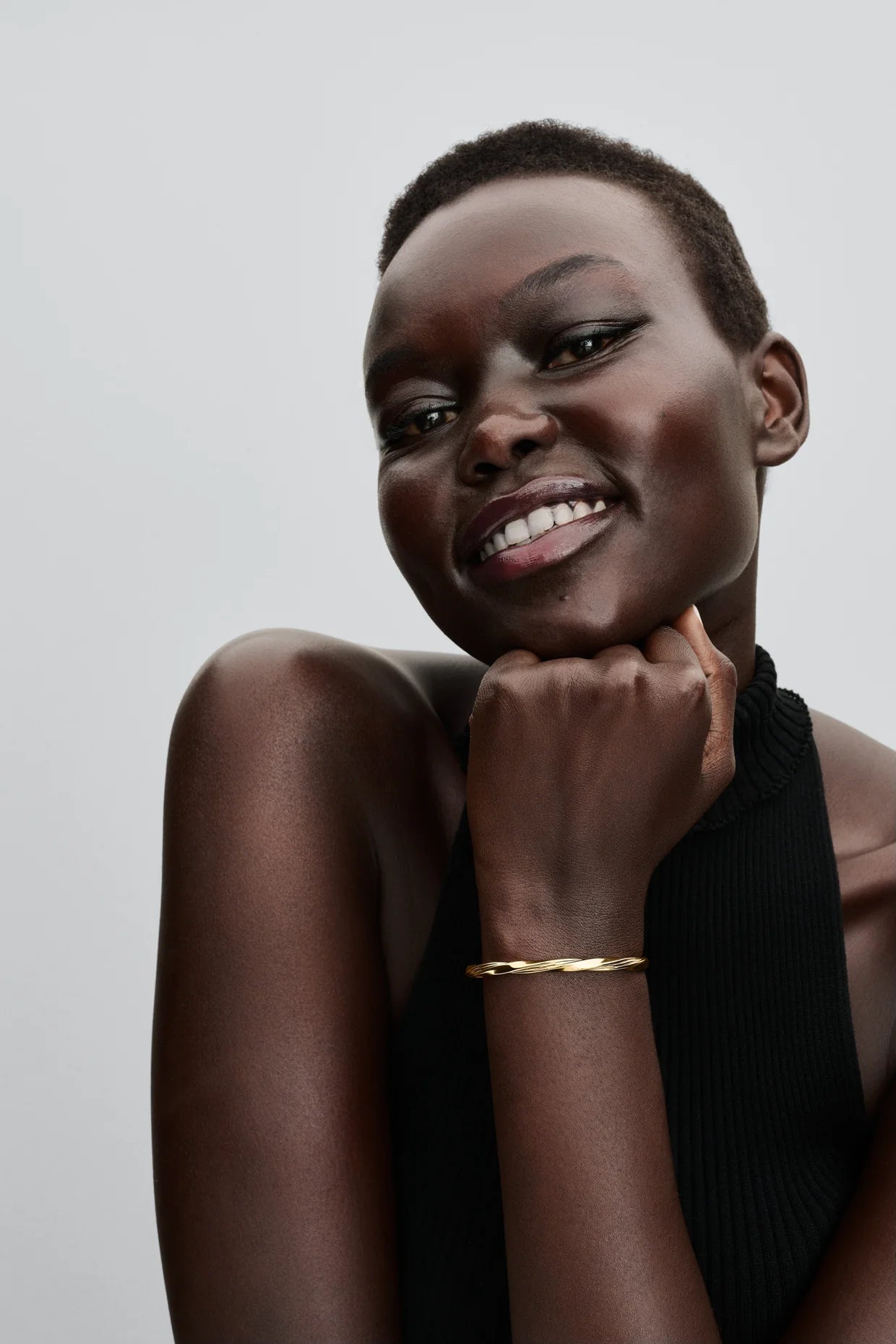 Twisted Open Bangle
14k gold plating