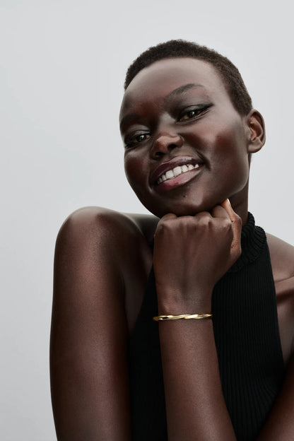Twisted Open Bangle
14k gold plating