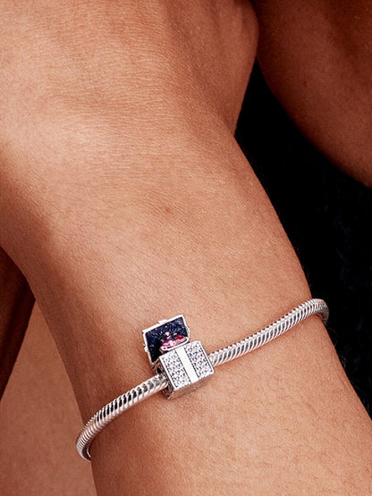 Sparkling Gift Box Charm
Sterling silver