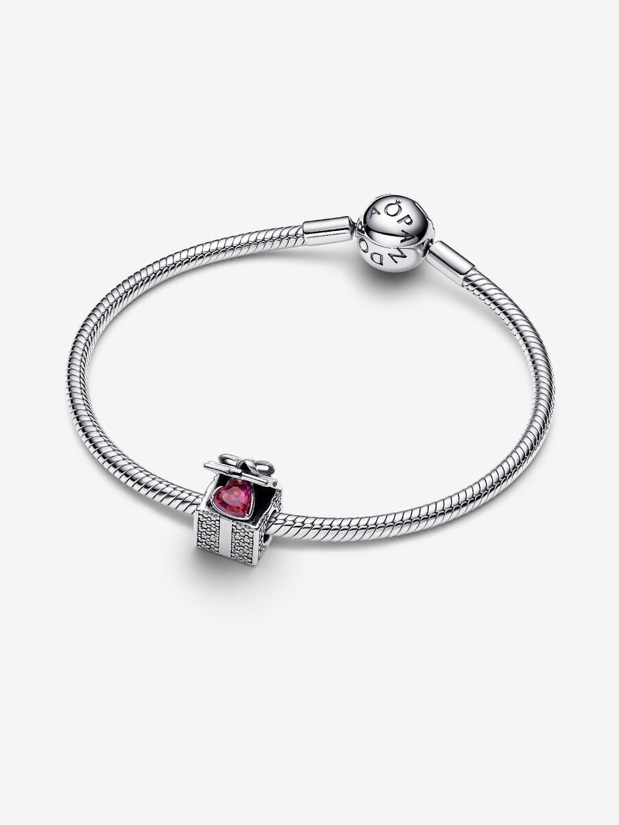 Sparkling Gift Box Charm
Sterling silver