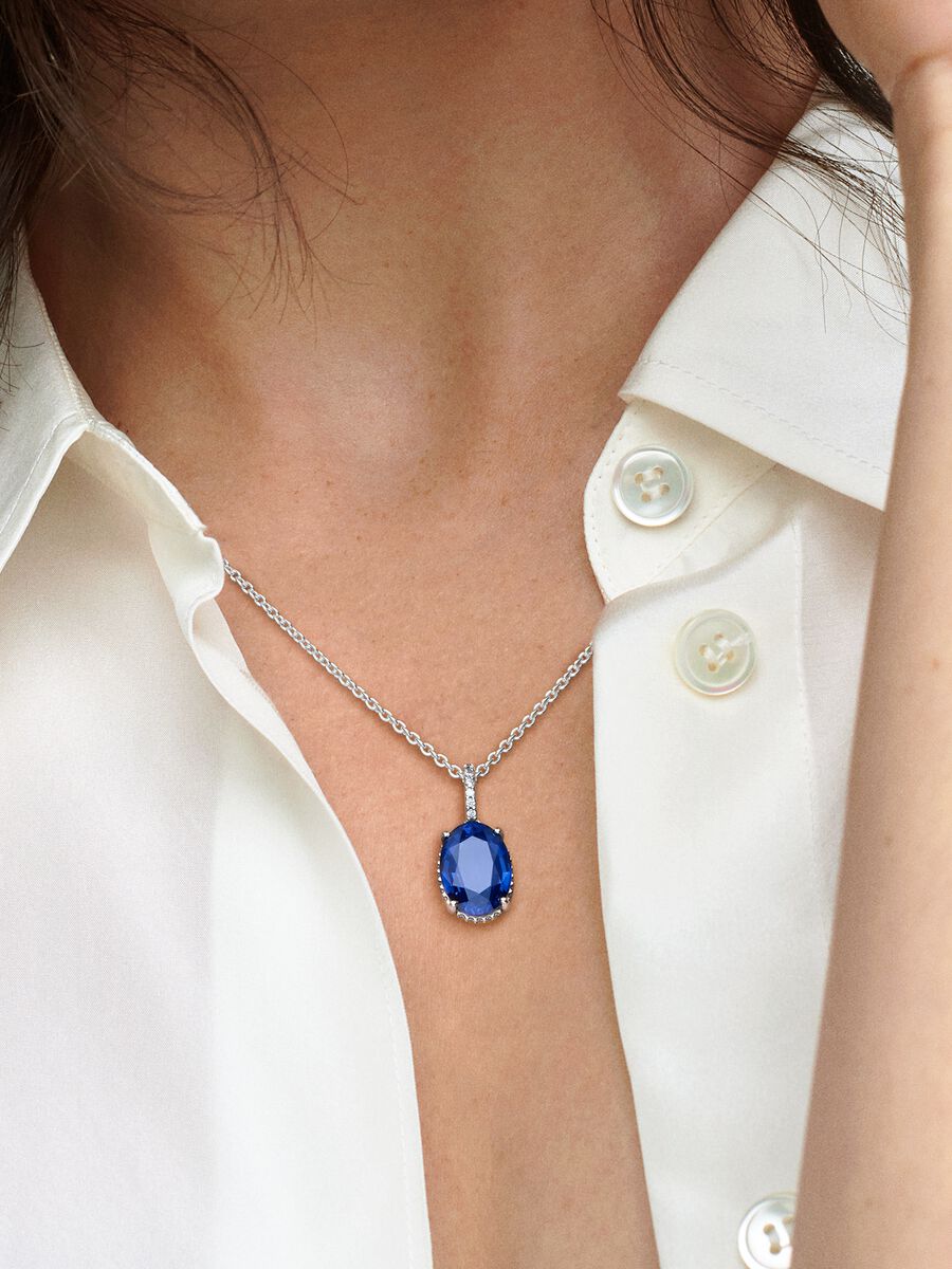 Sparkling Statement Halo Pendant Necklace
Sterling silver