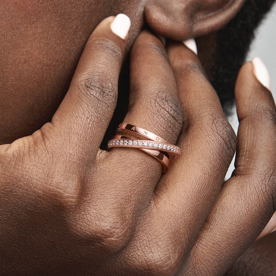 Crossover Pavé Triple Band Ring
14k rose gold plating
