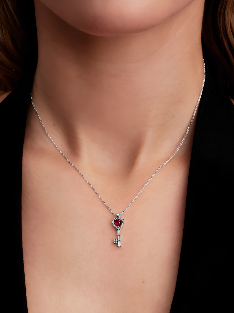 Elevated Heart Key Collier Necklace
