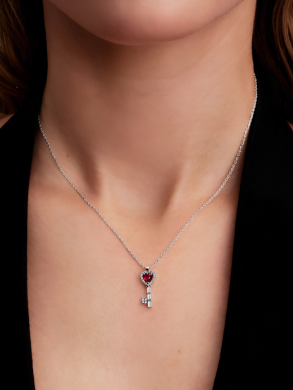 Elevated Heart Key Collier Necklace