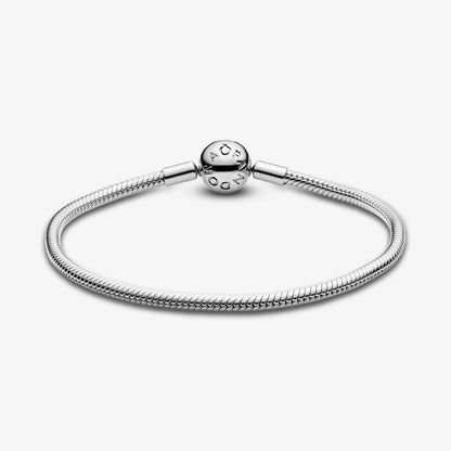 Snake chain silver bracelet with round clasp