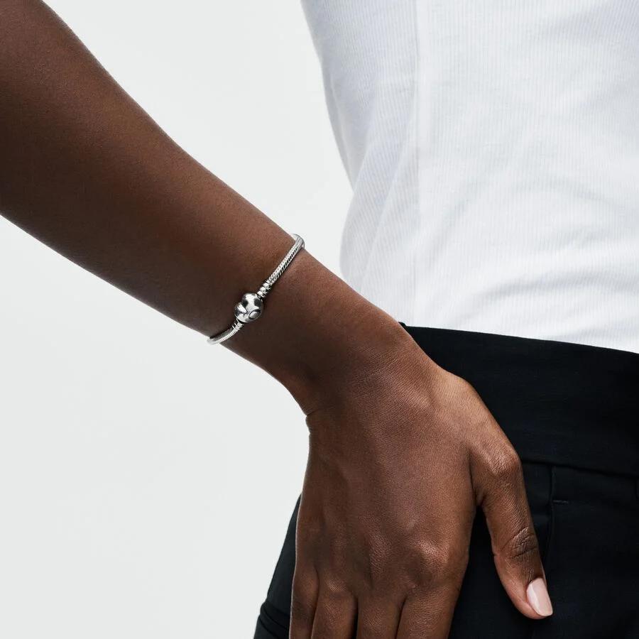 Silver bracelet with heart-shaped clasp